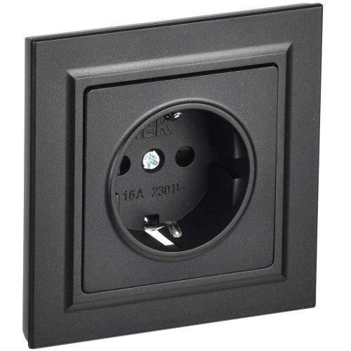 BRITE Розетка 1-местная с заземлением с защитными шторками 16А в сборе РСР14-1-0-БрЧ черный IEK BR-R14-16-K02-F, купить в Минске по самой низкой цене