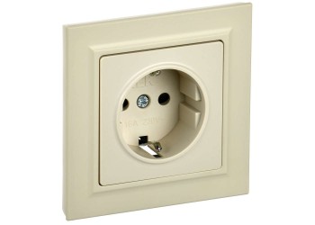 BRITE Розетка 1-местная с заземлением с защитными шторками 16А в сборе РСР14-1-0-БрКр бежевый IEK BR-R14-16-K10-F