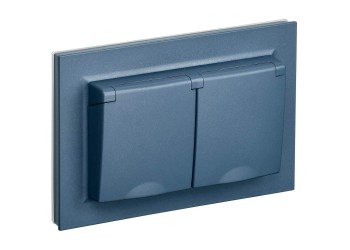 BRITE Розетка 2-местная с заземлением с защитными шторками и крышкой 16А в сборе IP44 РСбш12-3-44-БрМ маренго IEK BR-R26-16-44-K35-F