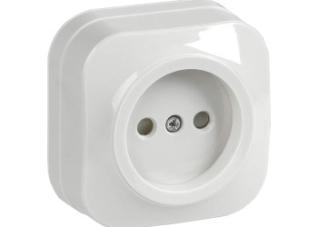 GLORY Розетка 1-местная для открытой установки без заземления с защитными шторками 10А РСш20-2-ХБ белый IEK ERH13-K01-10
