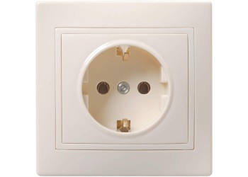 KVARTA Розетка 1-местная с заземлением без защитных шторок 16А кер РС10-3-Км кремовый IEK ERK11-K33-16-K