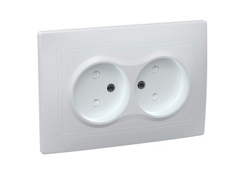 KVARTA Розетка 2-местная без заземления с защитными шторками 10А РСш12-2-КБ белый IEK ERK20-K01-10-DM