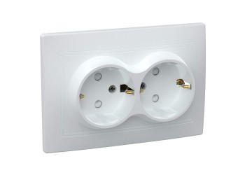 KVARTA Розетка 2-местная с заземлением с защитными шторками 16А кер. РСш12-3-КБ белый IEK ERK24-K01-16-K