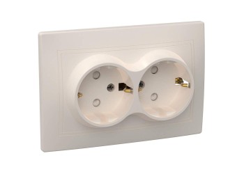 KVARTA Розетка 2-местная с заземлением с защитными шторками 16А кер. РСш12-3-Км кремовый IEK ERK24-K33-16-K