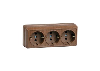 Розетка тройная 2P+PE IEK Oktava дуб ERO31-K04-16-DC