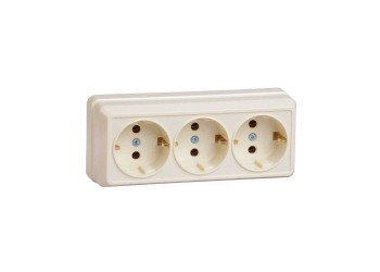 Розетка тройная 2P+PE IEK Oktava кремовая ERO31-K33-16-DC