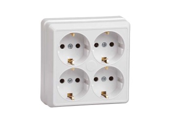 Розетка четырехместная 2P+PE IEK Oktava белая ERO41-K01-16-DC