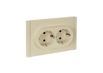 FORTE&PIANO Розетка 2-местная с заземлением с защитными шторками безвинтовое крепление 16А FP423 ваниль IEK FP-R24-16-1-K10