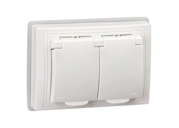 KVARTA Розетка 2-местная с заземлением с защитными шторками с крышкой 16А IP44 РСбш12-3-КБ-44 белый IEK KV-R26-16-44-K01