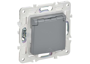 SKANDY Розетка 1-местная с заземлением с защитными шторками и крышкой 16А IP44 SK-R11Gr серый IEK SK-R16-16-44-K03