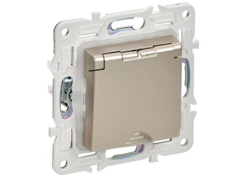 SKANDY Розетка 1-местная с заземлением с защитными шторками и крышкой 16А IP44 SK-R11Sh шампань IEK SK-R16-16-44-K37