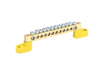 Шина PE "земля" на двух угловых изоляторах ШНИ-8х12-12-У2-Ж IEK YNN10-812-12C2-K05