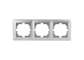 Рамка 3-постовая ЭРА Intro Solo серебро 4-503-03 Б0043419